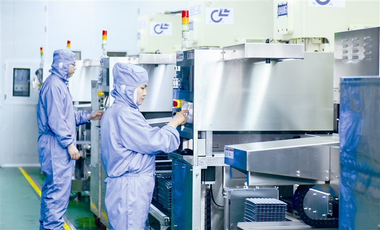 开足马力忙生产，新材料技术研发引领产业新浪潮